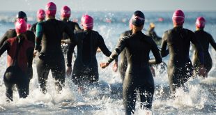 kobiety pływanie triathlon
